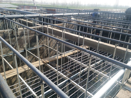 軟性填料安裝前鐵架固定